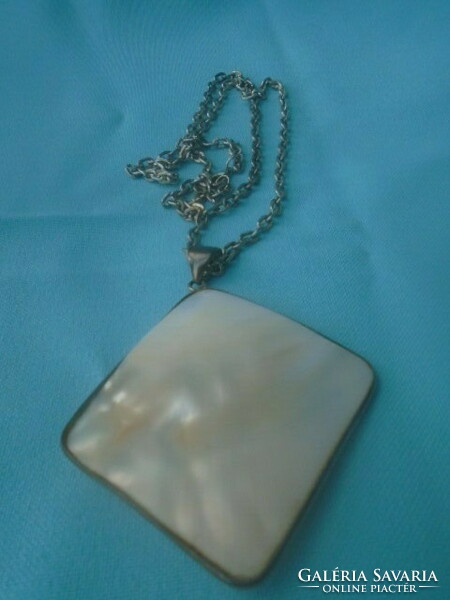 Genuine Japanese Akoya mother-of-pearl with developing pearls, a rare handmade curiosity