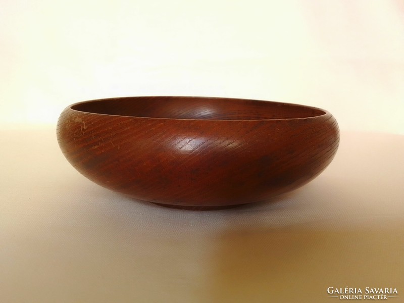 Nice light walnut turned wooden serving bowl with beautiful grain
