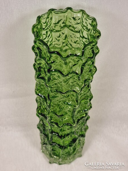 Gyönyörű Whitefriars zöld Üveg Kéreg Váza. Geoffrey Baxter tervezte, 9690-es mintaszám 1967-ből.