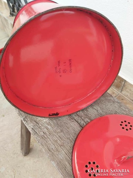 5 Liter Bonyhád enamelled red greaseproof tin. It's a peasant thing.