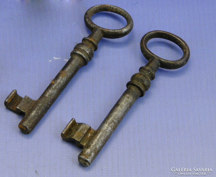 0A375 antique key gate key 2 pcs