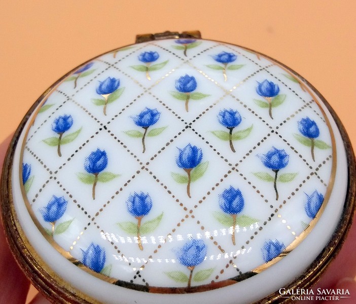 Porcelán ékszertartó kék virágokkal del Prado collection