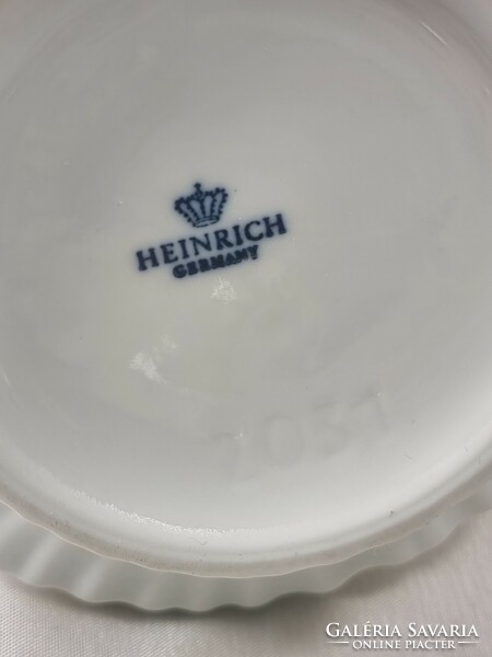 Heinrich Germany jelzéssel, német márkájú, festetlen biszkvit porcelán váza, 1960-70 körül.