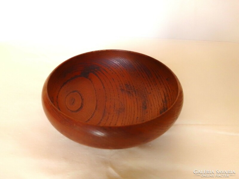 Nice light walnut turned wooden serving bowl with beautiful grain