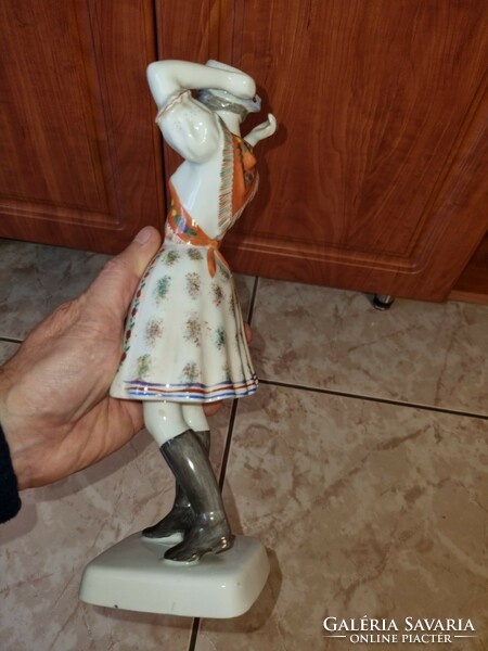 Hollóház porcelain figurine