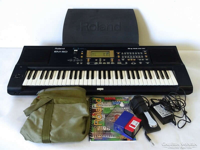 1K748 roland em-50 synthesizer with carry bag
