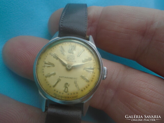 Beautiful German women's watch, flawless case - crown, glass, quality leather strap, excellent working, mechanical