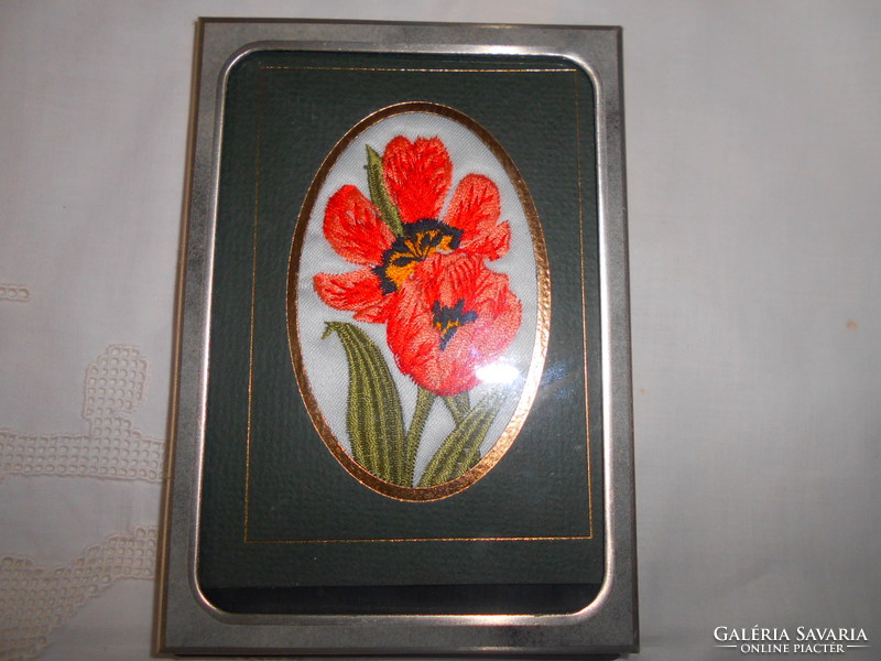 Picture framed with silk embroidery with floral motif