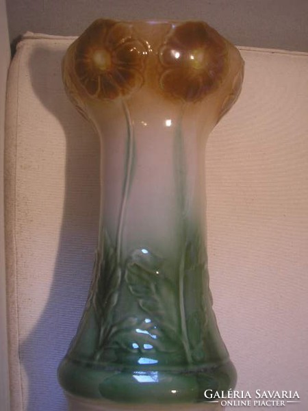 N13 art nouveau majolica caspo or statue holder with a convex circle mark at the bottom, rarity as a gift