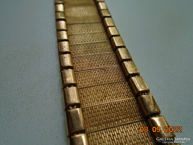 Art-Deco  arany lemezzel texturált széles karkötő hajlékony elemekkel  PL.ORL G&K jelzéssekkel