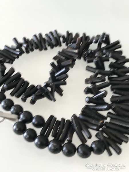 Retro bakelit nyaklánc fekete színben, 52 cm hosszú