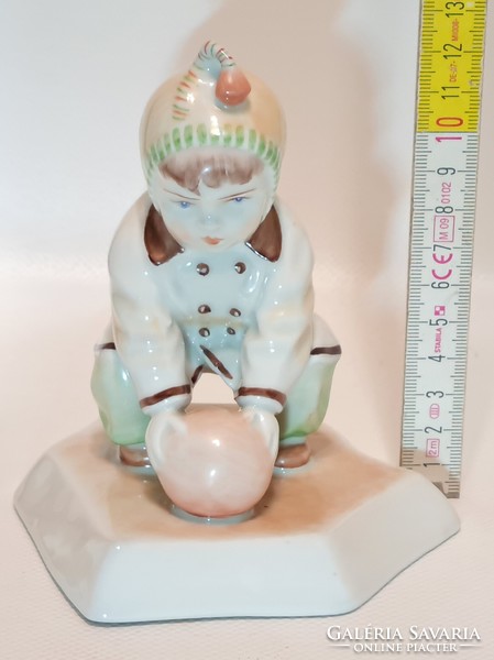Zsolnay Sinkó András labdázó kisfiú porcelán figura (2364)