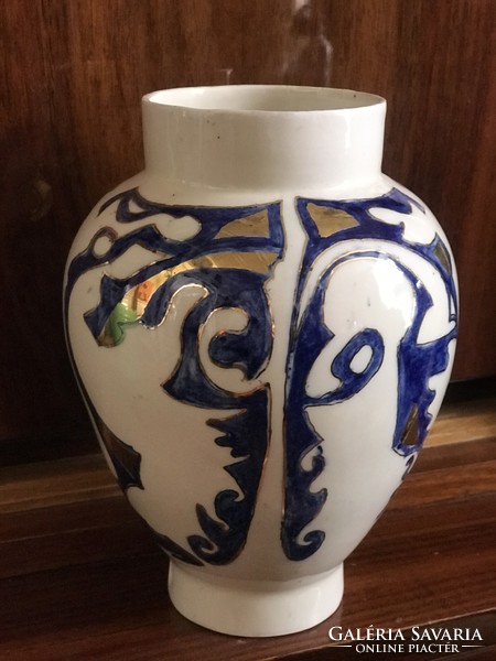 Hand-painted large vase with lid, desk lamp body