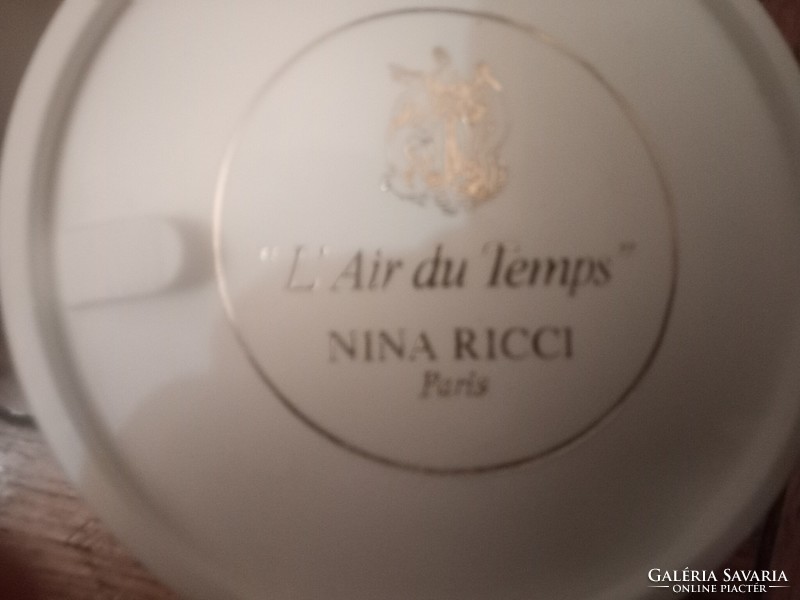 Vintage bontatlan L'Air du Temps parfümös hintőpor 200g-os