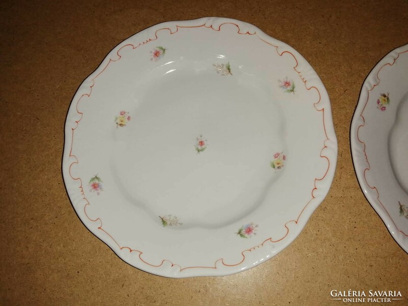 Pair of Zsolnay porcelain plates (2p)