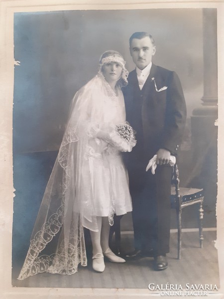 Régi esküvői fotó 1930 körül menyasszony vőlegény Merkadó Gyula fotográfus Kecskemét műtermi fénykép
