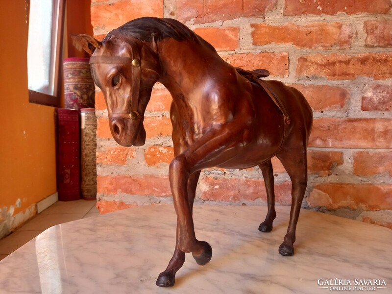 Hatalmas régi bőr ló szobor eladó art deco