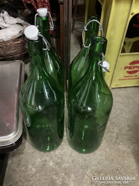 Csatos zöld üveg