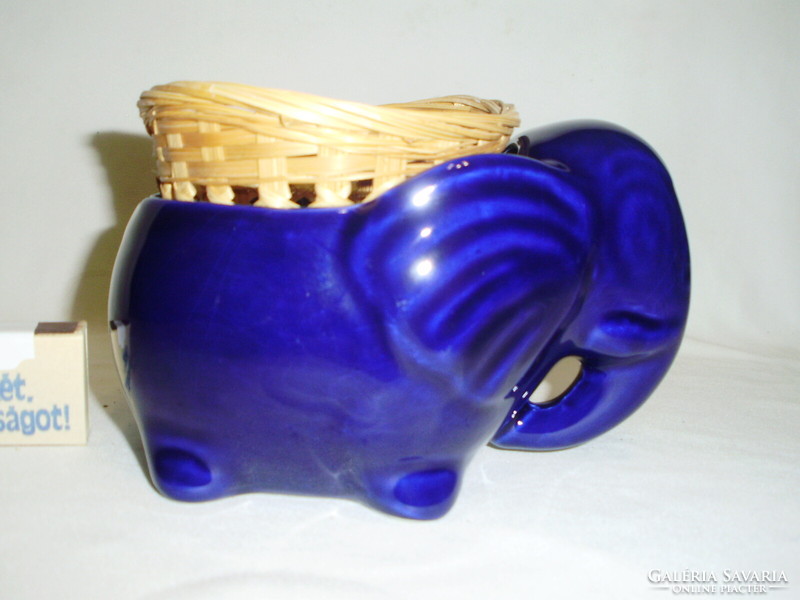 Ceramic elephant pot, flower stand, pot holder