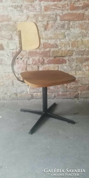 Workshop chair, restored with brown stain, x-legged workshop chair from the 1960s, adjustable height