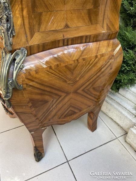 Small chest of drawers with copper veins