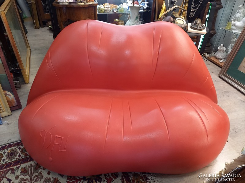 Dalilips sofa