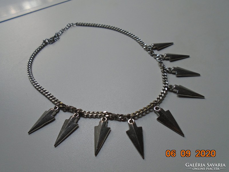 Goth style collars with blue spear points with an interesting wider embossed flat chain