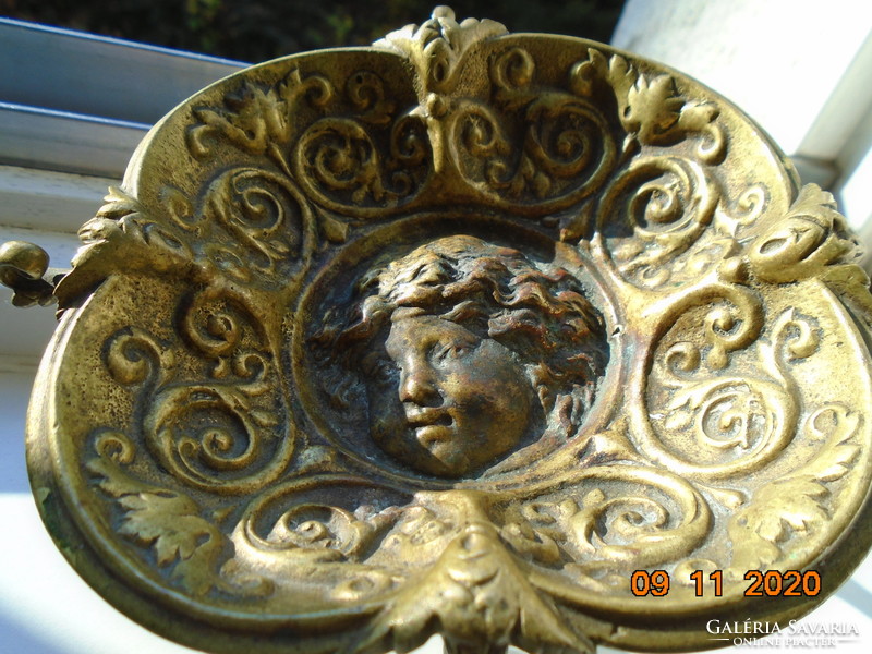 18 S rococo plastic putto with face, fire-gilded bronze bowl, with decorative tongs, on goat legs