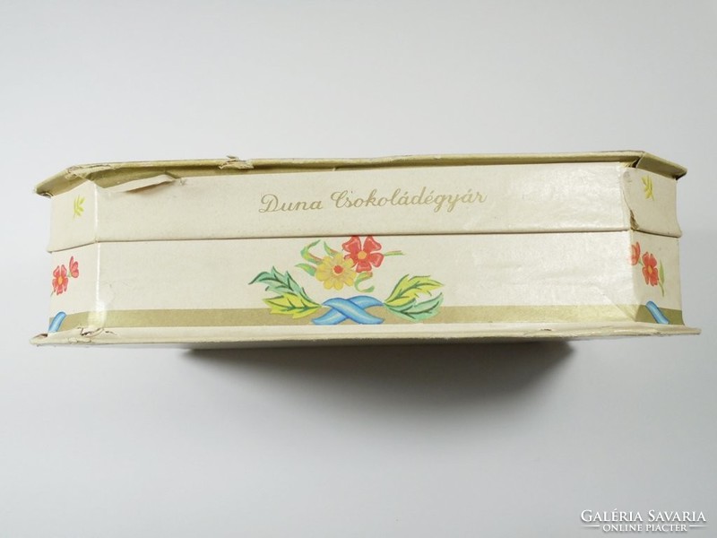 Retro daisy bonbon paper box - Danube chocolate factory - from the 1970s
