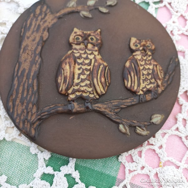 2 ceramic wall decorations with owls