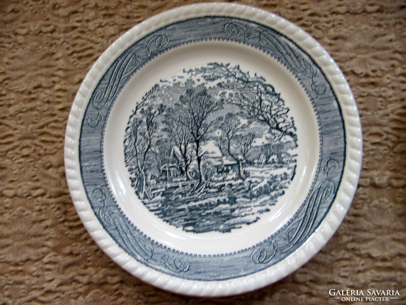 2 blue and white homestead in a spectacular English small plate