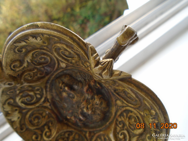 18 S rococo plastic putto with face, fire-gilded bronze bowl, with decorative tongs, on goat legs