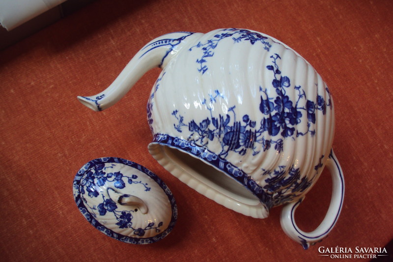 Royal doulton -- exclusive antique--Victorian English porcelain, teapot with ribbed body