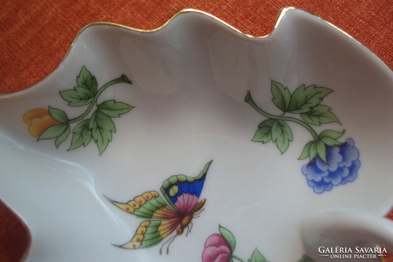 Hóllóháza Herend pattern, grape leaf-shaped serving bowl.