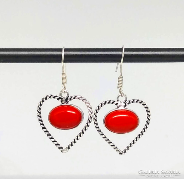 Silver-plated heart earrings with coral stones