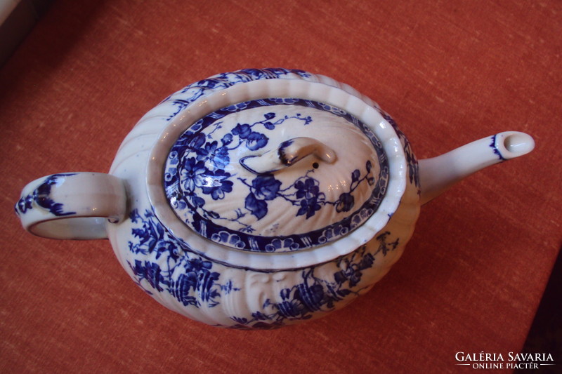 ROYAL DOULTON -- EXKLUZÍV ANTIK--VIKTORIÁNUS jellegű angol porcelán,bordázott testű teáskancsó