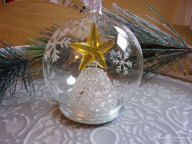 Illuminated, hangable glass globe with star