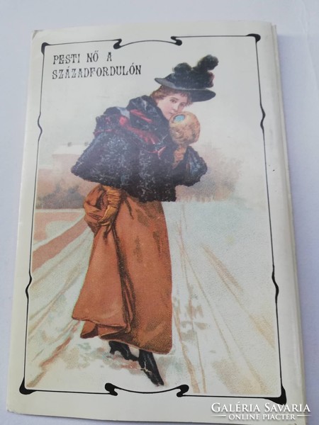 Pesti nő a századfordulón, 8 db fotó a XX. század elejének divatjáról, kísérőfüzettel, kiadói papírm