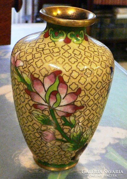 Chinese compartment enamel vase