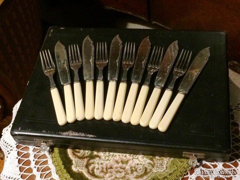 6 Personal, antique, marked, silver-plated, extremely elegant, fish tableware in a wooden box