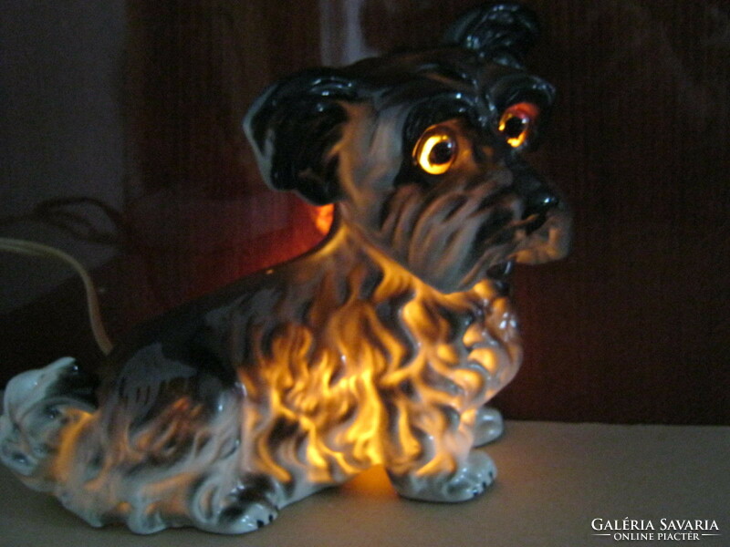 Kutya porcelán lámpa