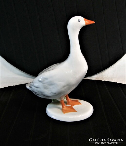 Goose Aquincum porcelain figure