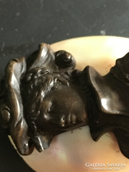 Kamea-Victorian female head, screwed onto a shell-