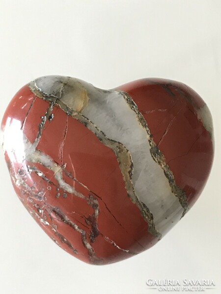 Red agate heart with rock crystal layers, 4.5 x 4 cm