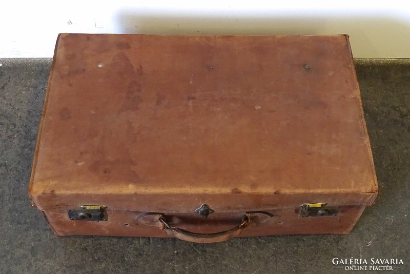 1K744 Antik marrhabőr koffer bőrönd