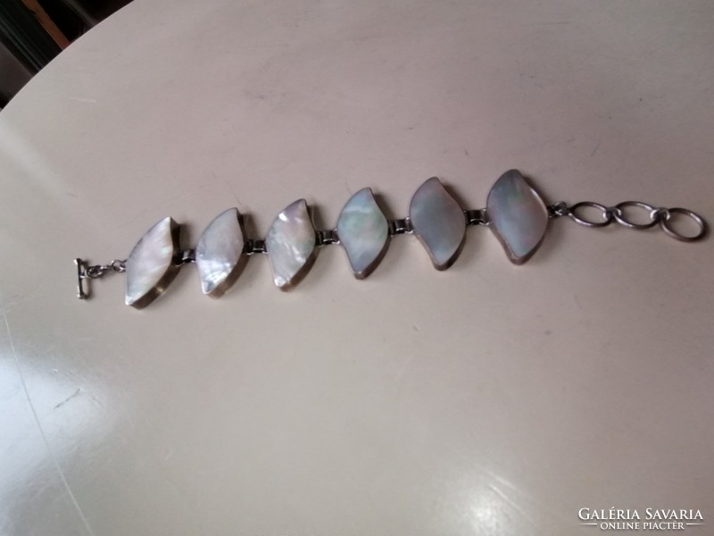 Silver, wide, impressive bracelet decorated with a large mother-of-pearl. 925 Total
