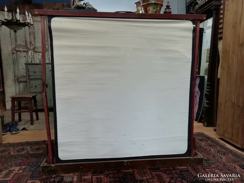 Projection screen, folding film or screen for slide projectors, marked