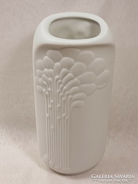 Ak kaiser m.Frey 666-1 bisquit porcelain vase. 70s stylized wood relief decor