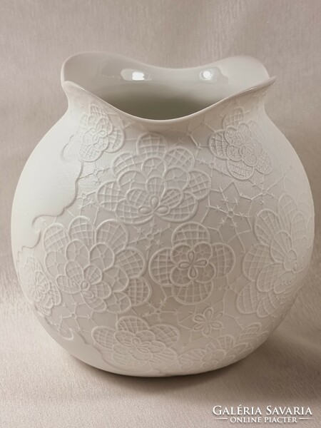 Kaiser m.Frey 1311 lovely crochet lace pattern bisquit white oval vase with wavy rim