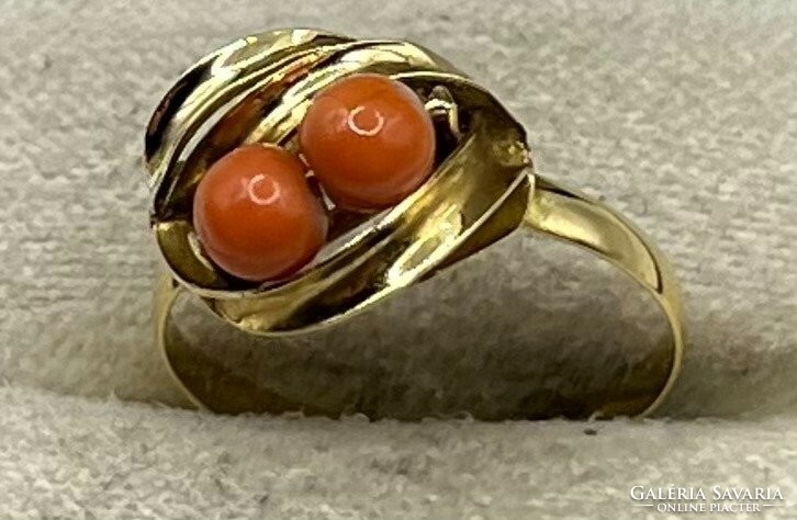 53 As 18k yellow gold beat red coral ring